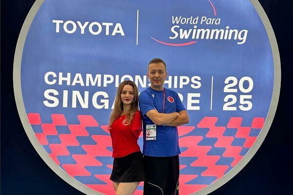 Eskişehir Büyükşehir Spor Kulübü’nün milli paralimpik yüzücüsü Sümeyye Boyacı, Singapur’da