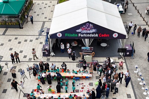 Ümraniye Belediyesi tarafından, 15 Temmuz Şehitler Meydanı’nda “Filistin Farkındalık Çadırı”nı