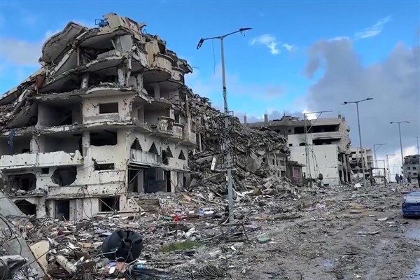 UNRWA’dan yapılan açıklamada Gazze’de binlerce insanın, evlerinden bir kez daha