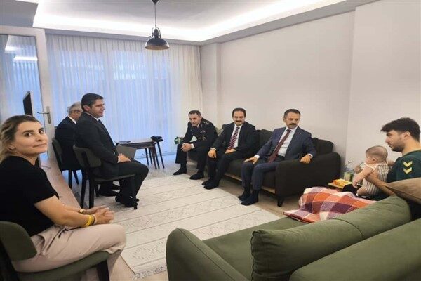 Vali Aktaş Başiskele ilçesinde ikamet eden gazi Semih Kayabay’a ziyarette