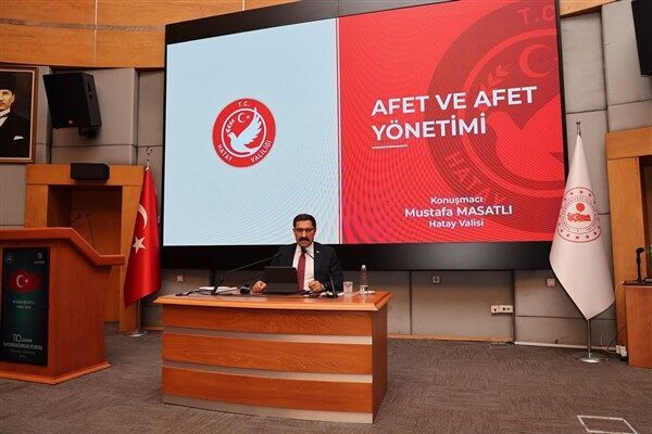 Hatay Valisi Mustafa Masatlı, 110. dönem kaymakam adaylarıyla bir araya