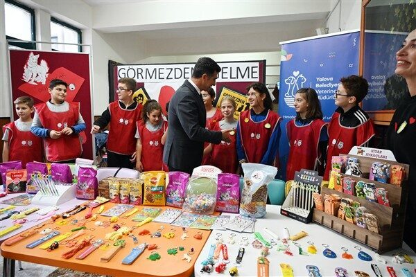 75. Yıl Mehmet Akif Ersoy Ortaokulu öğrencileri hayata geçirdikleri “Görmezden