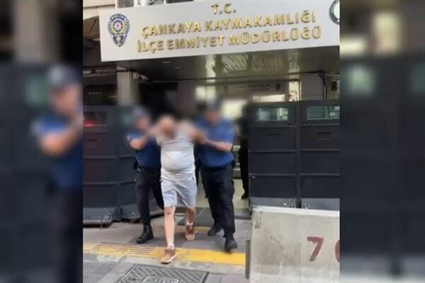 İçişleri Bakanı Yerlikaya, kadın yayaya tokat aran trafik zorbasının yakalandığını