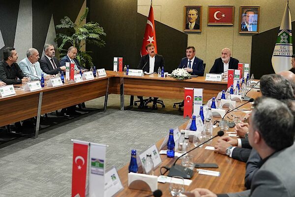 Cumhurbaşkanı Yardımcısı Cevdet Yılmaz, Türkiye Yüzyılı Buluşmaları çerçevesinde AK Parti