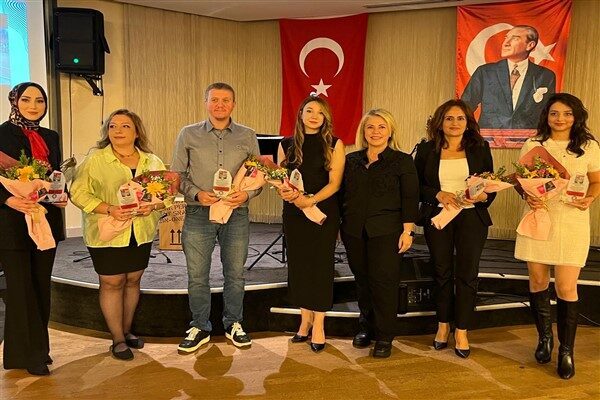 15. Cumhuriyet Kupası Galası gerçekleştirildi Cumhuriyet Bayramı etkinlikleri kapsamında düzenlenen geceye; Gemlik Kaymakamı Osman Aslan