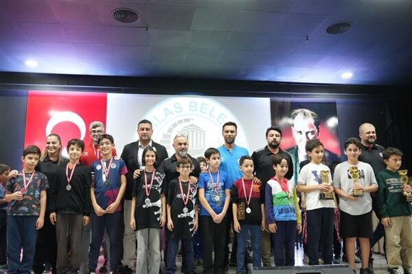 29 Ekim Cumhuriyet Bayramı Satranç Turnuvası tamamlandı 4 kategoride toplam 114 satranç sporcusunun katıldığı iki gün süren