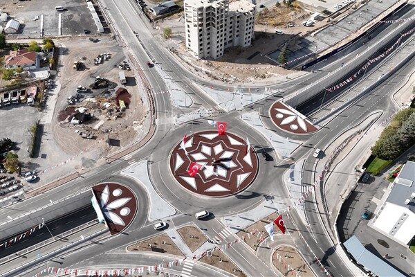 29 Ekim Katlı Kavşağı, hizmete açıldı Cumhuriyet’in 102. yıl dönümünde kamuoyuna “29 Ekim Katlı Kavşağı” ismiyle