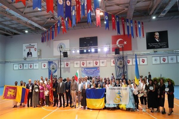Milas Belediyesi Atatürk Spor Kompleksi’nde gerçekleşen 5. Milas Uluslararası Halk