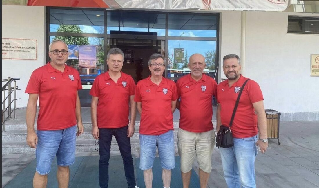 Türkiye Briç Federasyonu tarafından İzmir’de düzenlenen Türkiye Kulüpler Şampiyonası’na 130