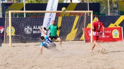 Türkiye Futbol Federasyonu tarafından düzenlenen Plaj Futbolu Süper Finalleri başladı.