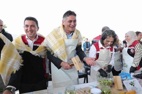Aliağa İlçe Tarım ve Orman Müdürlüğü’nün organizasyonuyla düzenlenen şenlik, üreticiler,