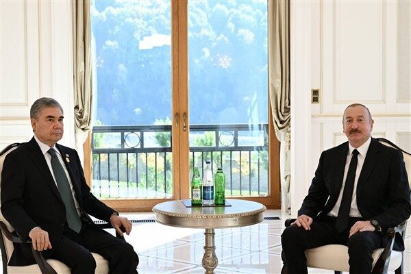 Görüşmede taraflar, Cumhurbaşkanı İlham Aliyev'in Türkmenistan Halk Maslahaty Başkanı ile