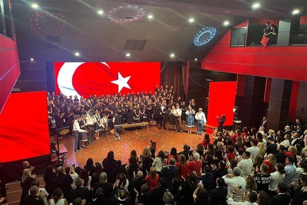 Anabilim Eğitim Kurumları 300 kişilik dev kadro ile Cumhuriyetimizin 102.