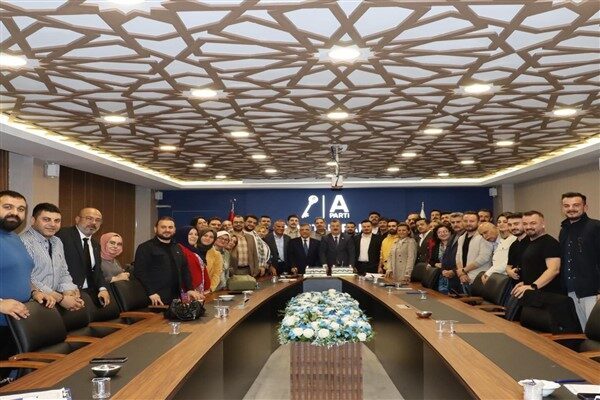 Anahtar Partili Aslan: Türkiye için çalışmaya devam edeceğiz Toplantıda, partinin kuruluşunun 1. yıl dönümü kutlamaları kapsamında yapılacak etkinlikler