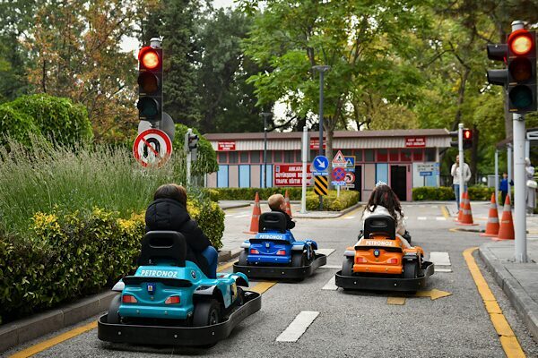 Ankara Büyükşehir Belediyesi tarafından  kentte yaşayan çocukların erken yaşta trafik