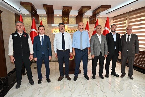 Vali Canalp, yaptığı basın açıklamasında Antalya- Batman seferlerinin Nisan’da başlayacağını
