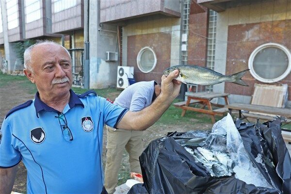 Zabıta ve güvenlik ekipleri tarafından yapılan kontrollerde, otobüsle usulsüz şekilde