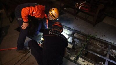 Antalya’da kürek sörfüyle denize açılan ve aniden bastıran dolu, yağmur