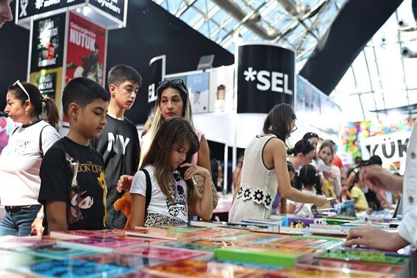 Antalya Büyükşehir Belediyesi tarafından Cam Piramit Fuar ve Kongre Merkezi’nde