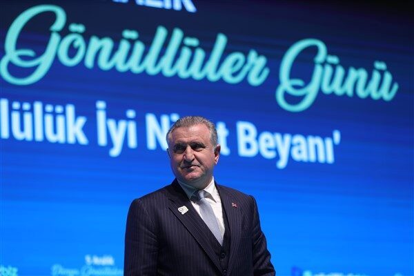 Bakanlıktan yapılan açıklamaya göre, Gençlik ve Spor Bakanı Bak, sosyal