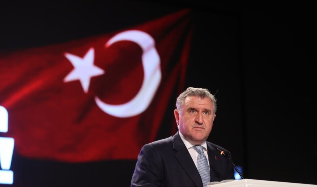 Gençlik ve Spor Bakanı Bak, üniversitelerdeki Gönüllülük Çalışmaları Dersi kapsamında