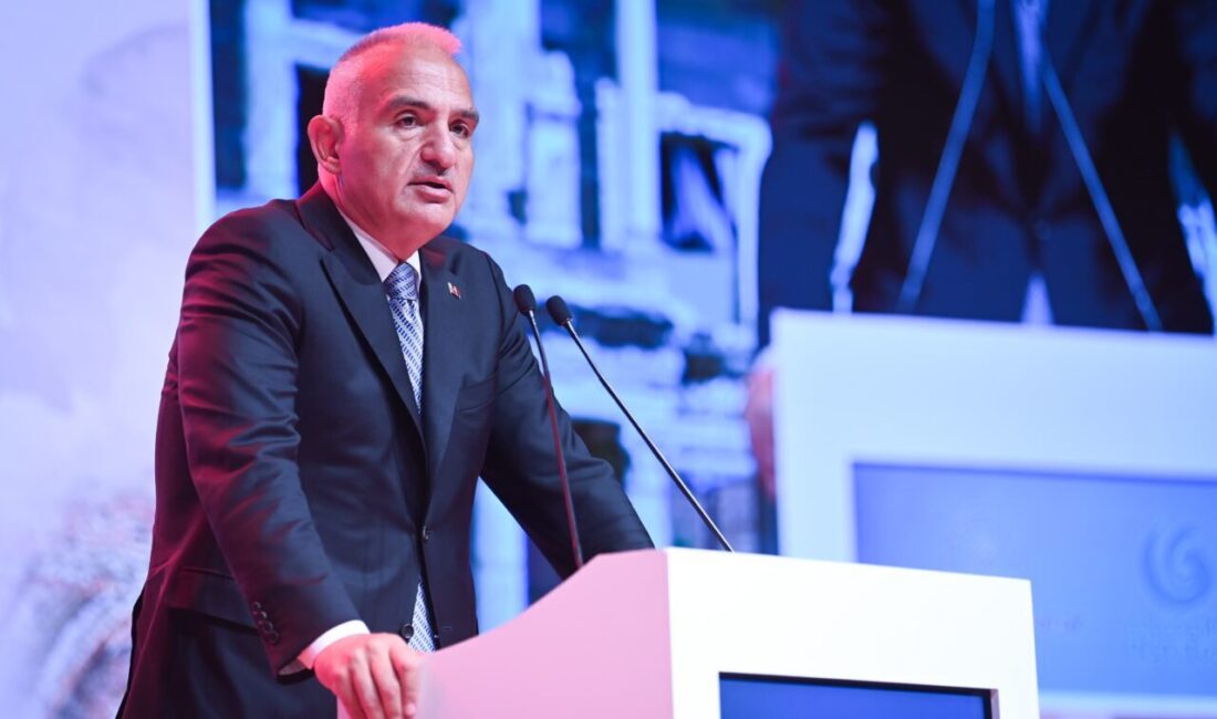 Bakan Ersoy: 2025 yılının 9 ayında 50 milyon ziyaretçiyi ağırladık Kültür ve Turizm Bakanı Ersoy, Türkiye Otelciler Birliği (TÜROB) tarafından