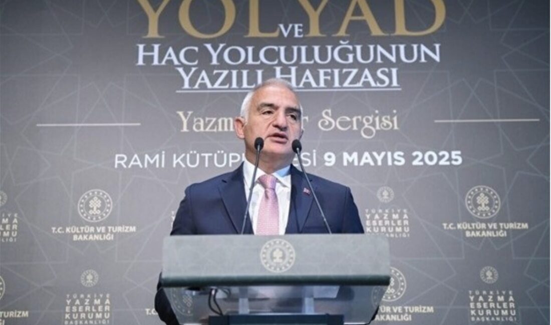 Kültür ve Turizm Bakanı Mehmet Nuri Ersoy, yeni sanat sezonu