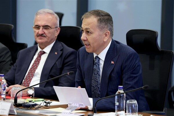 Bakan Yerlikaya, burada yaptığı açıklamada MÜSİAD’ın, “Yüksek Ahlâk, Yüksek Teknoloji”