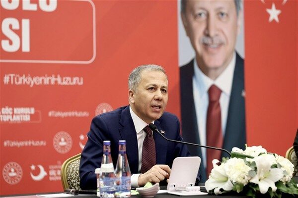 İçişleri Bakanı Yerlikaya, Sinop merkezli 6 ilde "suç işlemek amacıyla