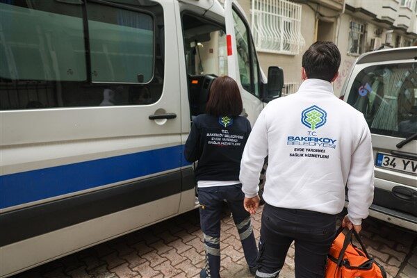 Bakırköy Belediyesi, sağlık hizmetlerine erişimde zorluk yaşayan vatandaşlara yönelik çalışmalarını