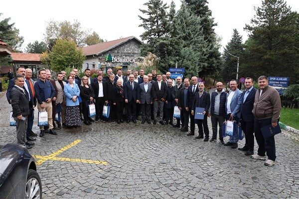 Başkan Bozbey, BUGÜMDER üyeleriyle görüştü Dobruca Sosyal Tesisleri’nde düzenlenen organizasyona, Bursa Büyükşehir Belediye Başkanı Mustafa