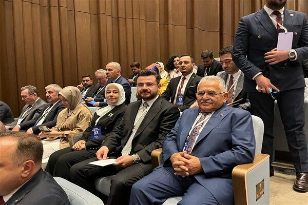 Toplantıya Başkan Büyükkılıç’ın yanı sıra AK Parti Kayseri İl Başkanı