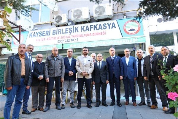 Başkan Büyükkılıç, bir dizi ziyaret gerçekleştirdi Kayseri Büyükşehir Belediye Başkanı Memduh Büyükkılıç, kentin farklı noktalarında bir