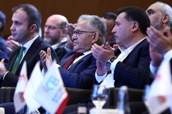 Kayseri Valiliği, Büyükşehir Belediyesi, Türkiye Odalar ve Borsalar Birliği gibi