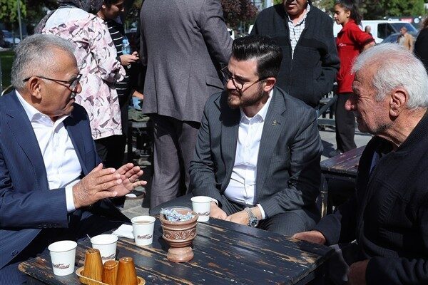 Kayseri Büyükşehir Belediye Başkanı Büyükkılıç, AK Parti Kayseri İl Başkanı