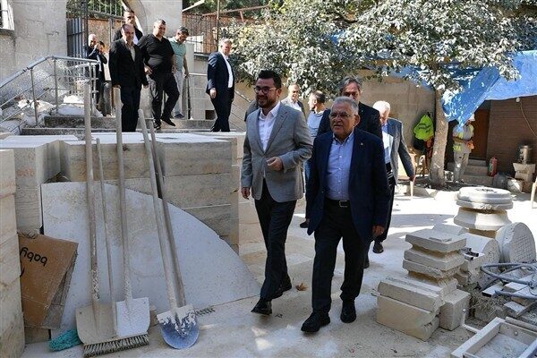 Kültür varlığı olarak tescilli tarihi Boğazkesen Camisindeki ziyaretinde açıklamalarda bulunan