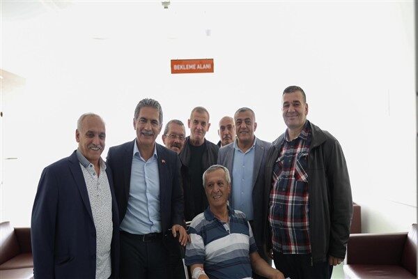 Başkan Deviren, Gemlik Devlet Hastanesi’ni ziyaret etti Ziyarette hastalarla ve sağlık çalışanlarıyla bir araya gelen Başkan Deviren