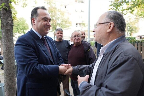 Başkan Dutlulu: Her zaman halkımızın içindeyiz Başkan Dutlulu ve beraberindeki heyet, ziyaret ettikleri esnafların tek tek