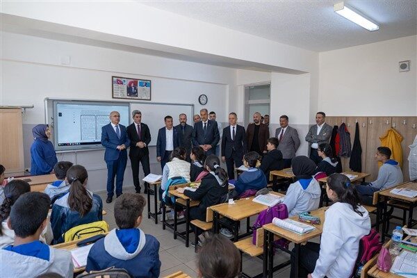 Malatya Büyükşehir Belediye Başkanı Sami Er, İl Milli Eğitim Müdürü