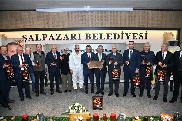 Başkan Genç konuşmasında, “Üreticilerimizin her zaman destekçisiyiz, inşallah 2026 yılında