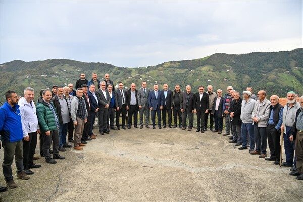 Trabzon Büyükşehir Belediye Başkanı Ahmet Metin Genç, Akçaabat'ın Benlitaş Mahallesi'ni