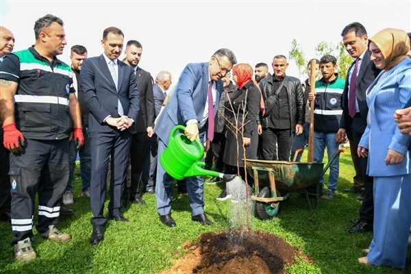 Başkan Genç, fidan dağıtım törenine katıldı Trabzon Büyükşehir Belediyesi tarafından, Trabzon İl Tarım ve Orman Müdürlüğü