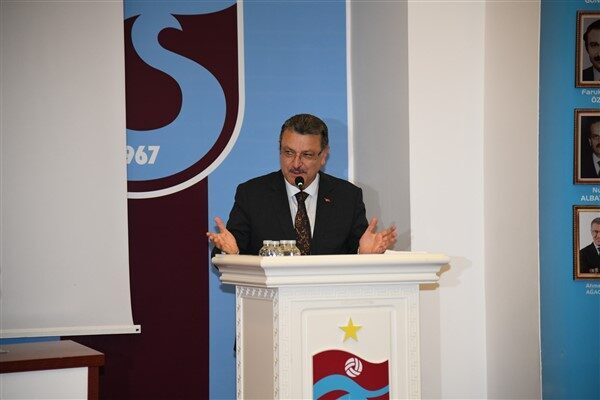 Kadir Özcan Gençlik Geliştirme Merkezi Nizamettin Algan Salonu’nda gerçekleştirilen törende
