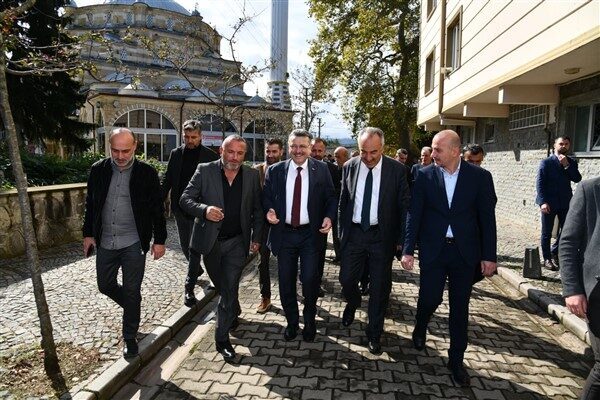 Trabzon Büyükşehir Belediye Başkanı Ahmet Metin Genç, ilçelerde muhtarların ve