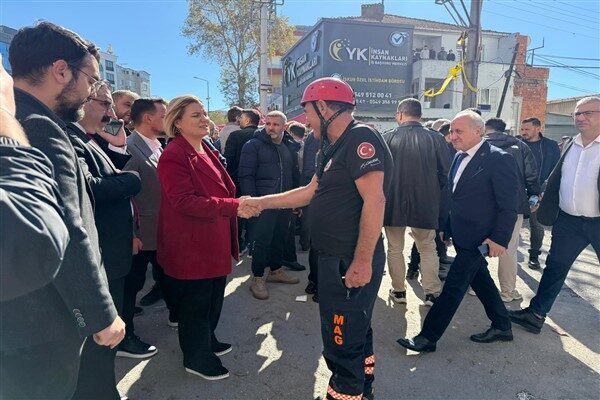 Gebze’de meydana gelen 7 katlı bina çökmesi sonrası İzmit Belediye