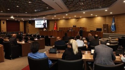 Kütahya Belediyesi Meclis Salonu’nda, Belediye Başkanı Eyüp Kahveci’nin başkanlığında gerçekleşen