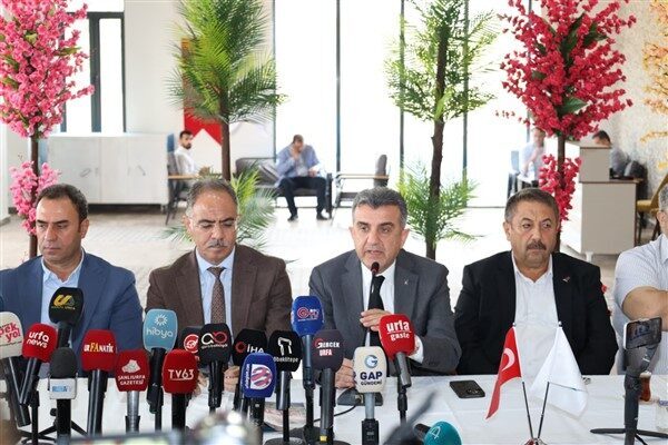 Eyyübiye Belediyesi’nin faaliyetlerinin kısa bir sunumunun yapıldığı toplantıda, hayata geçirilecek
