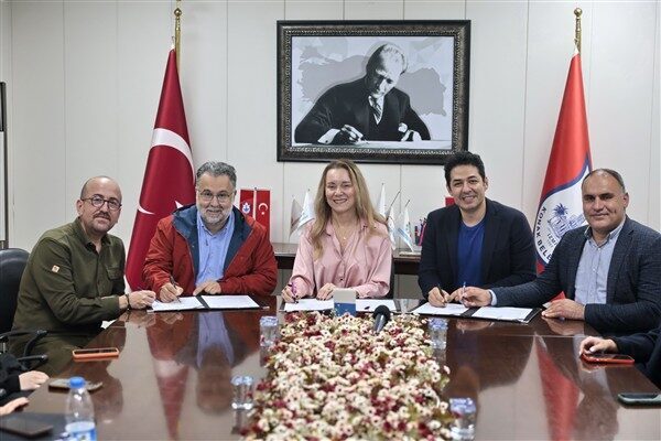 Protokole Konak Belediye Başkanı Nilüfer Çınarlı Mutlu’yla birlikte İhtiyaç Haritası