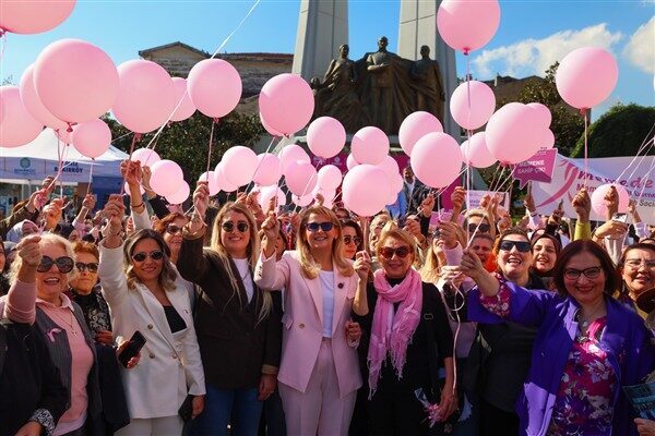 Bakırköy Belediyesi, her yıl ekim ayında kutlanan Meme Kanseri Farkındalık