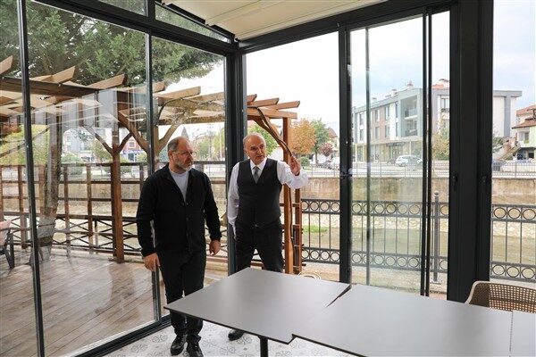 Düzce Belediye Başkanı Faruk Özlü, şehir merkezinde yapımı devam eden
